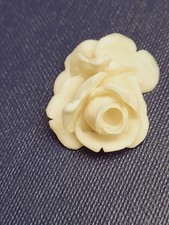 Rosen-Anhänger, geschnitzt