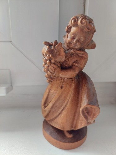Süße geschnitzte holzfigur - geschnitzte,