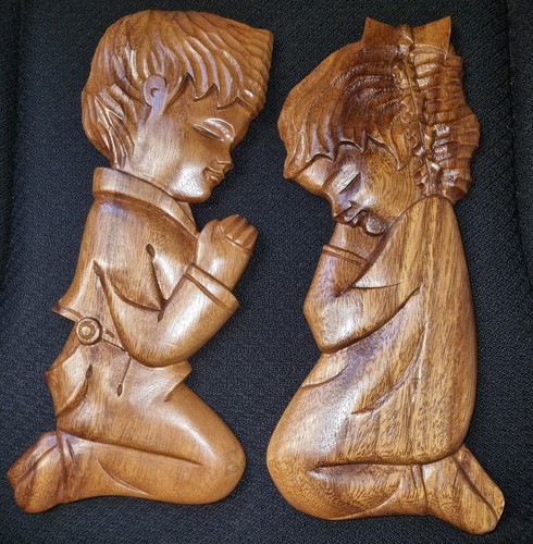 Holzrelief geschnitzt betender