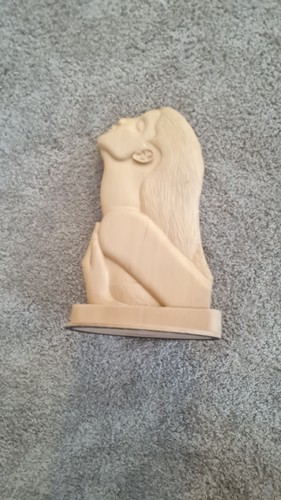 Geschnitzte figuren holz frau - geschnitzte,