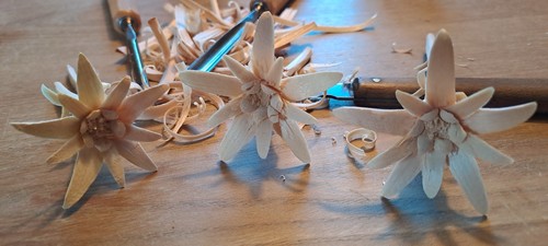 Edelweiss geschnitzt aus - edelweiss,
